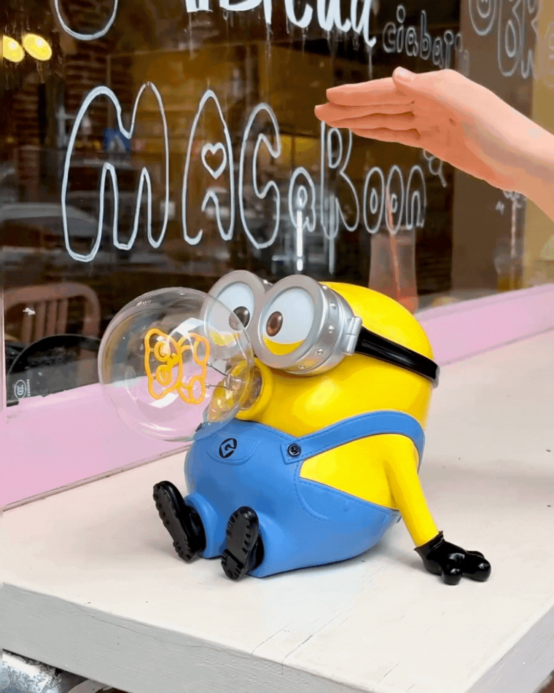 <快速出貨> 小小兵BOB吹泡泡燈 拍拍夜燈🫧