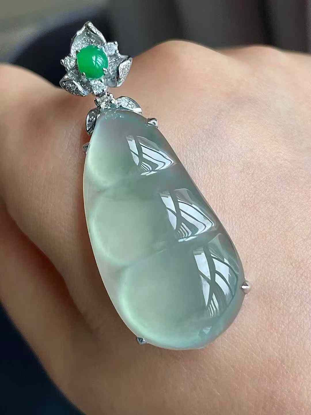 9245560 翡翠高冰福豆吊墜