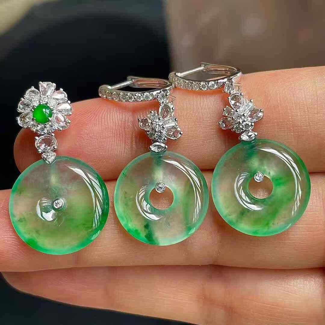 9245561 翡翠高冰陽綠平安扣套裝