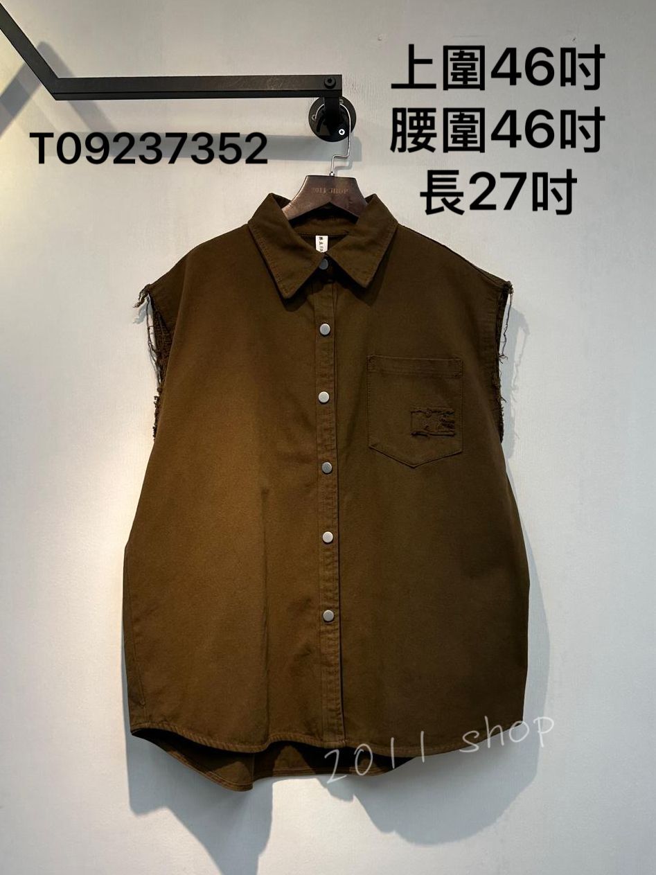 *不設優惠* 翻領蘇蘇邊啪鈕背心  上圍46吋 腰圍46吋 長27吋  T09237352