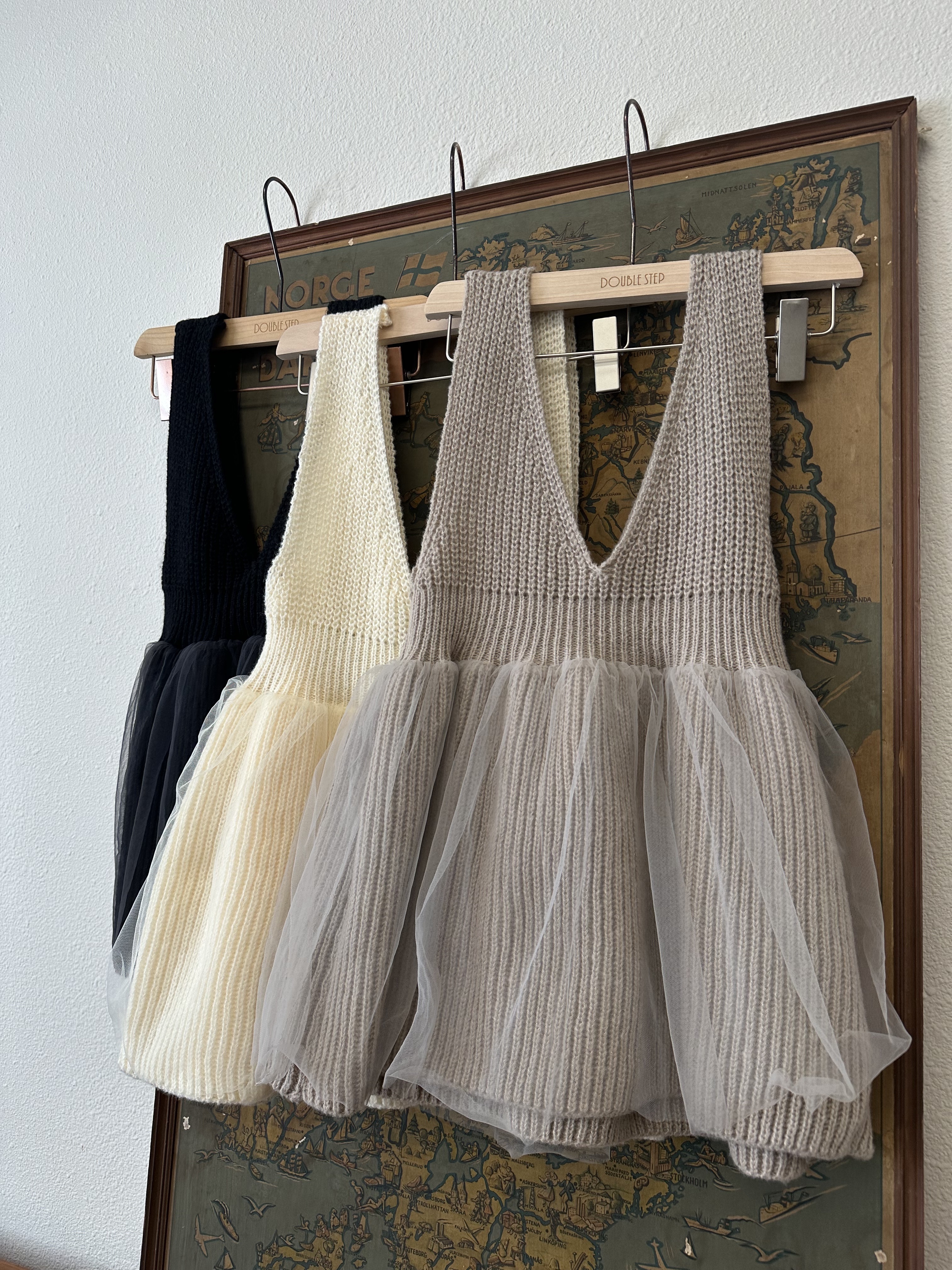 V領針織紗紗上衣 - SW53852