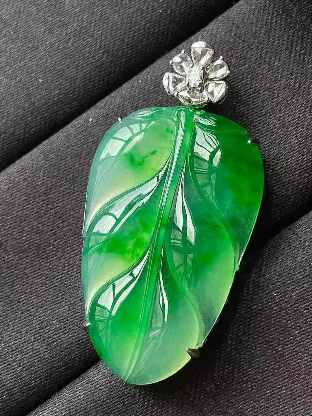 9245562 翡翠高冰陽綠葉子吊墜
