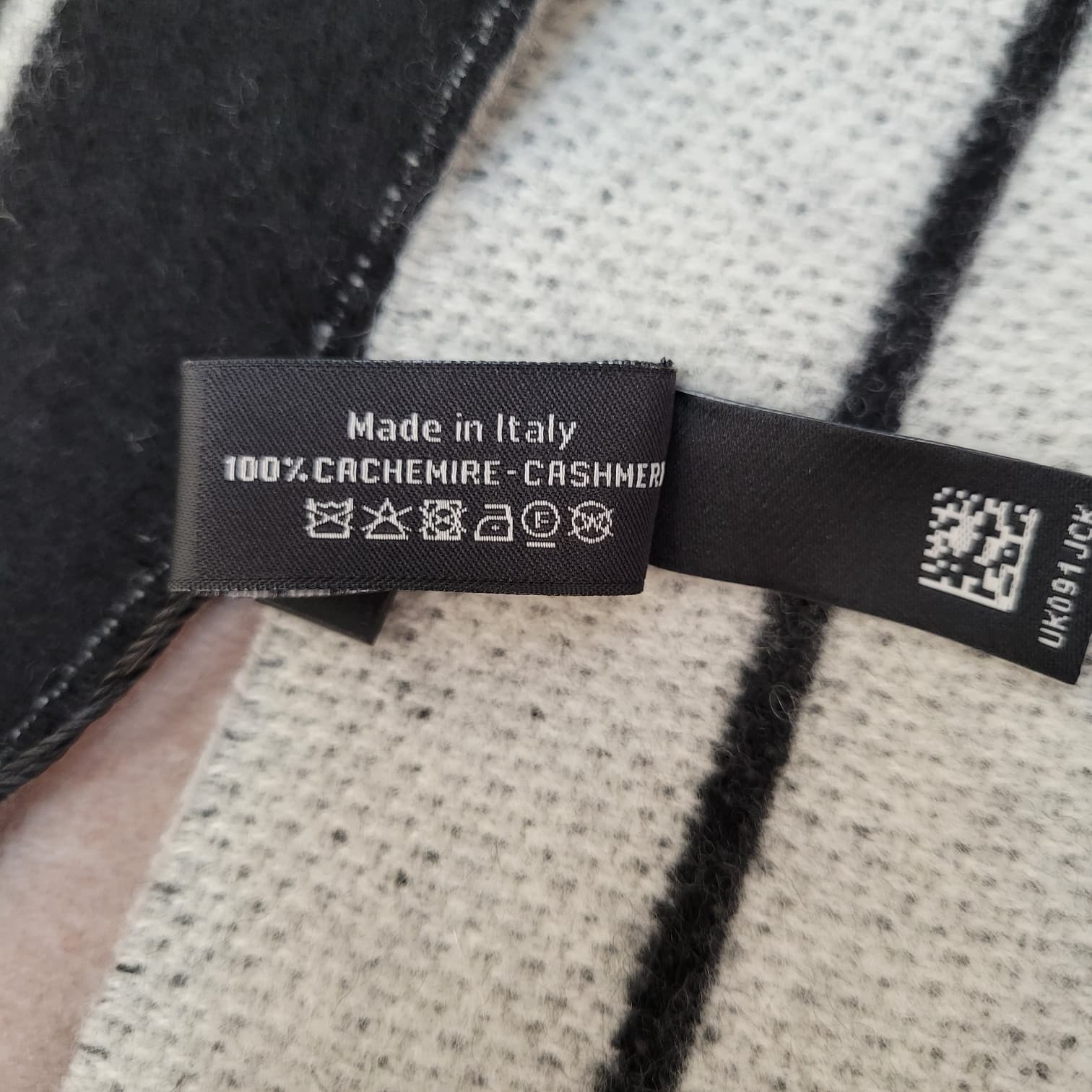 CHANEL AAB299 SCARF STRAIGHT BLACK WHITE 35X200CM 條子圍巾