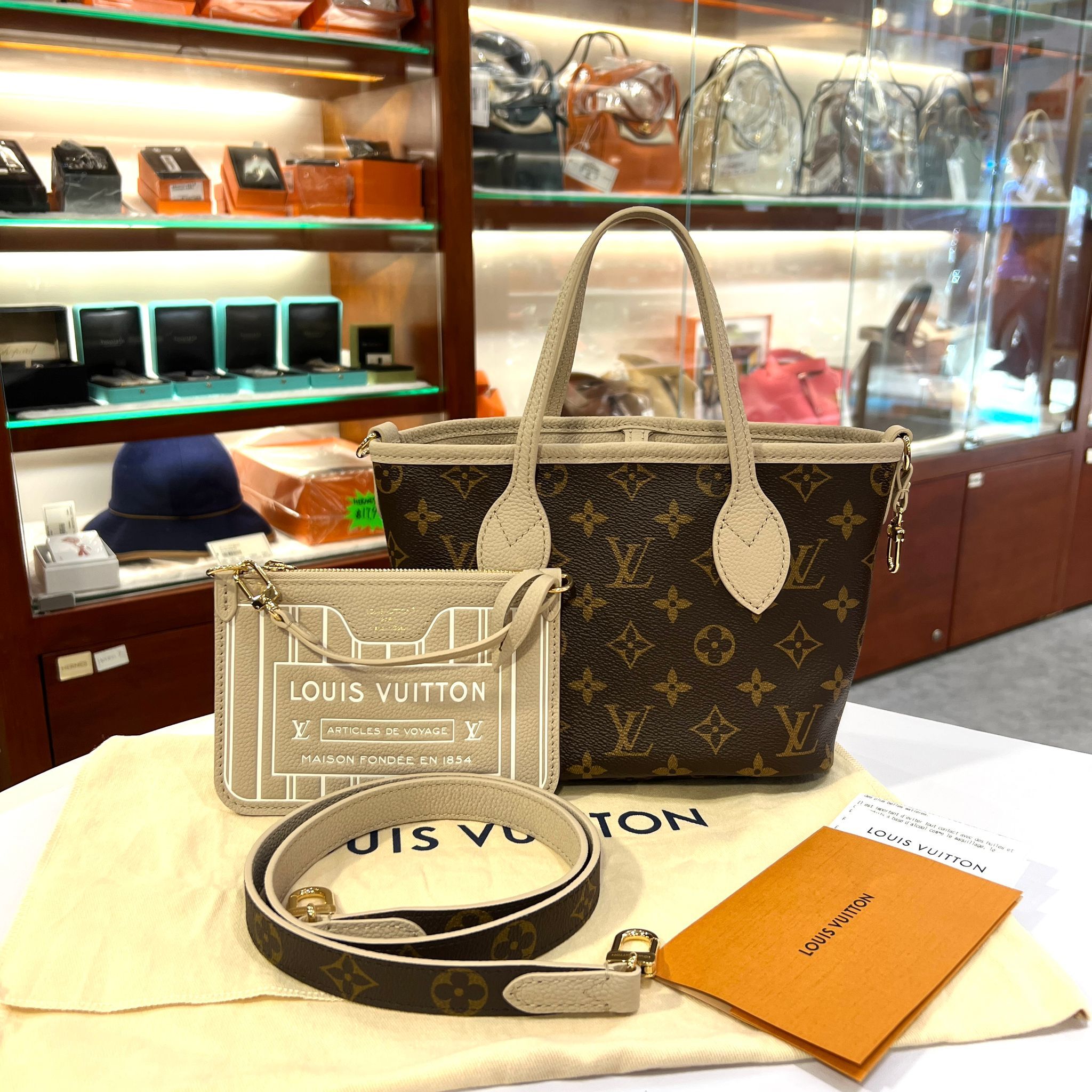 門市現貨!! 全新 LV 斜背包 M25657 新款 Neverfull Inside Out BB  啡色/灰色雙面 #BRAND NEW#香榭站正品