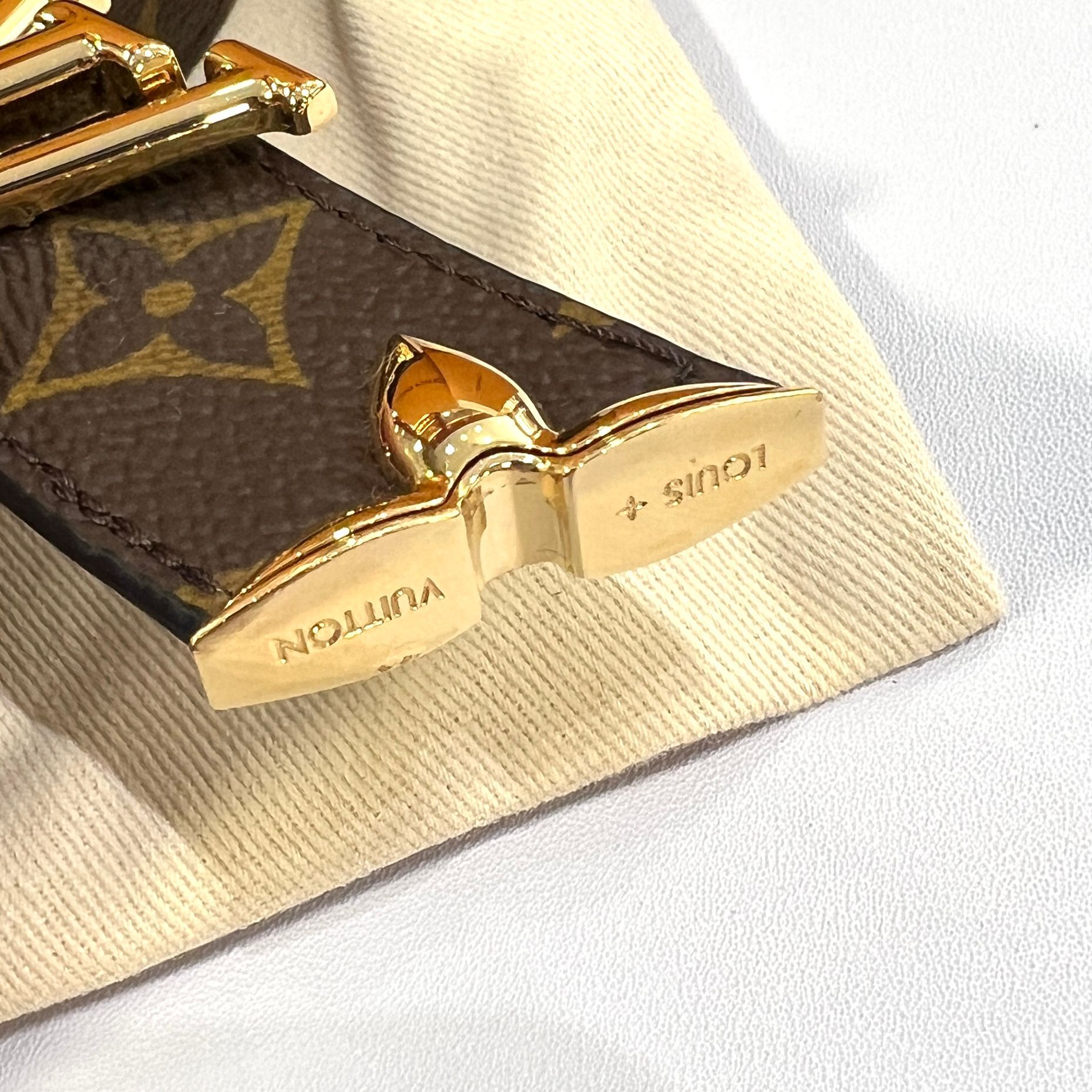 門市現貨!! 25年新款~全新LV皮帶雙面80碼M0699W黑色牛皮棕色LV Logo 32mm Pretty LV Reversible Belt #BRAND NEW #香榭站正品