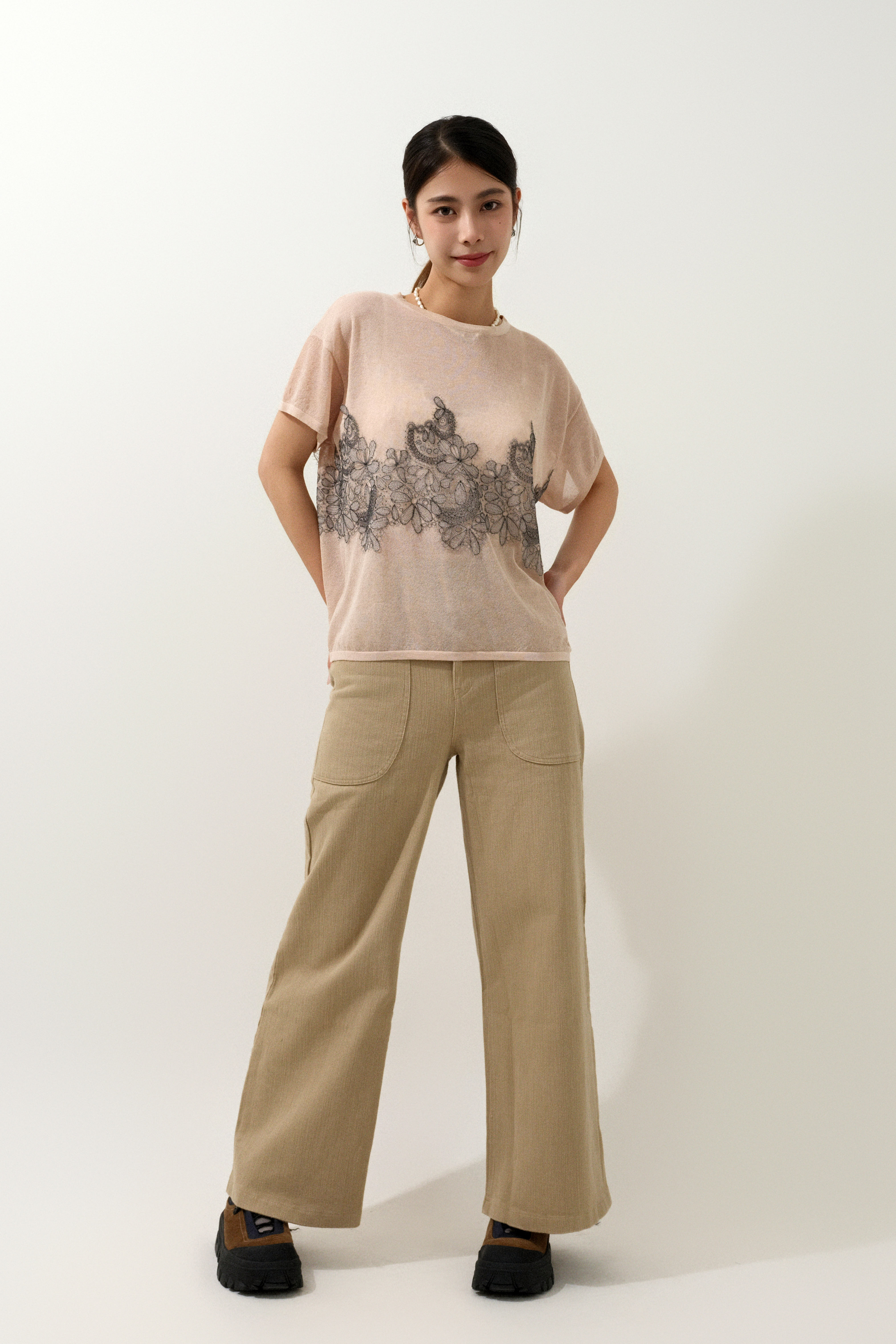 蕾絲大花邊透薄針織上衣 (預購產品）