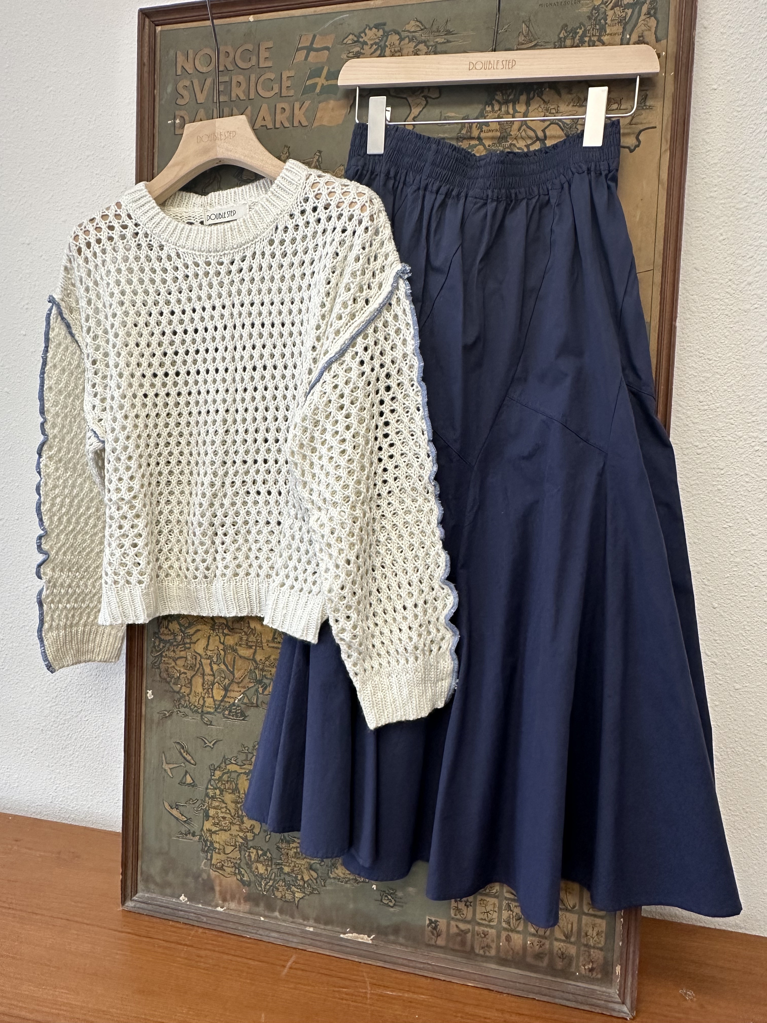 木耳卷邊縷空針織上衣 - BL51413