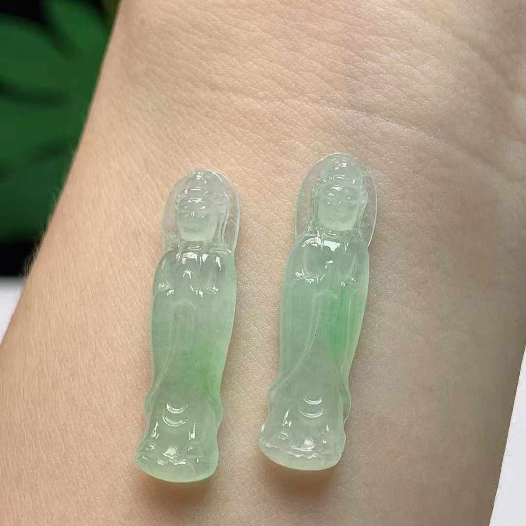 924354 翡翠冰種飄綠站觀音一對