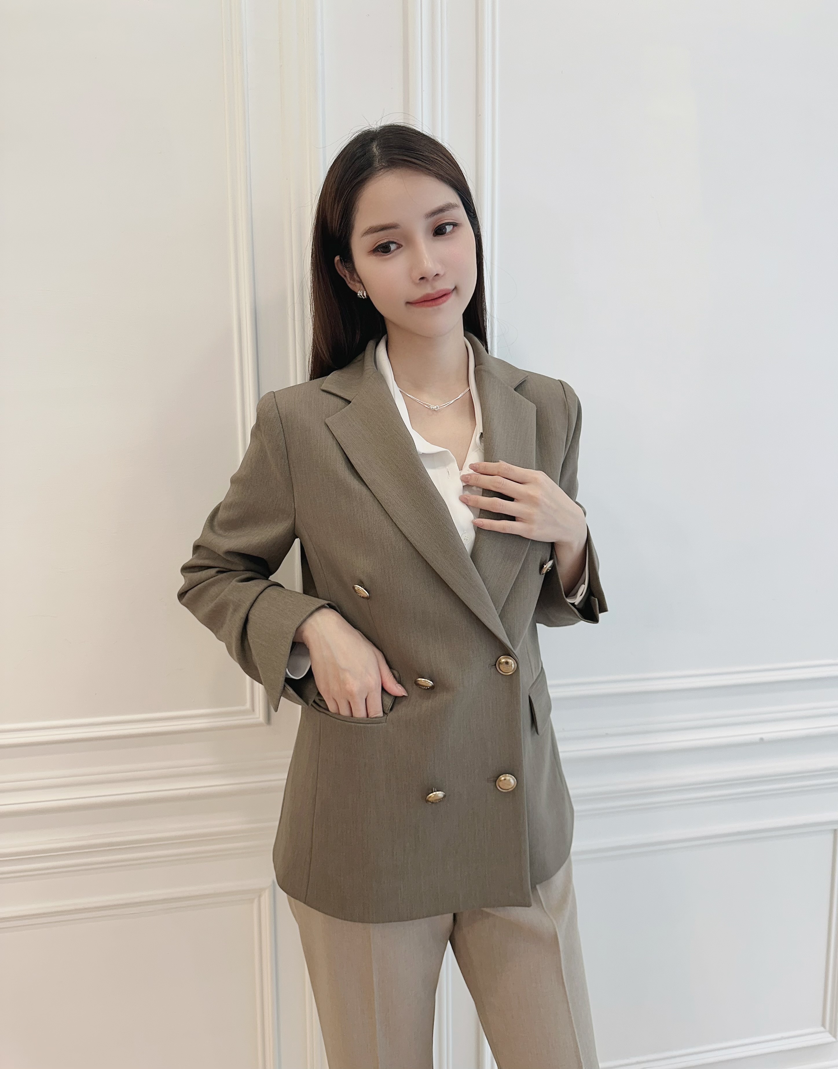 氣勢感細緻金釦織紋西外