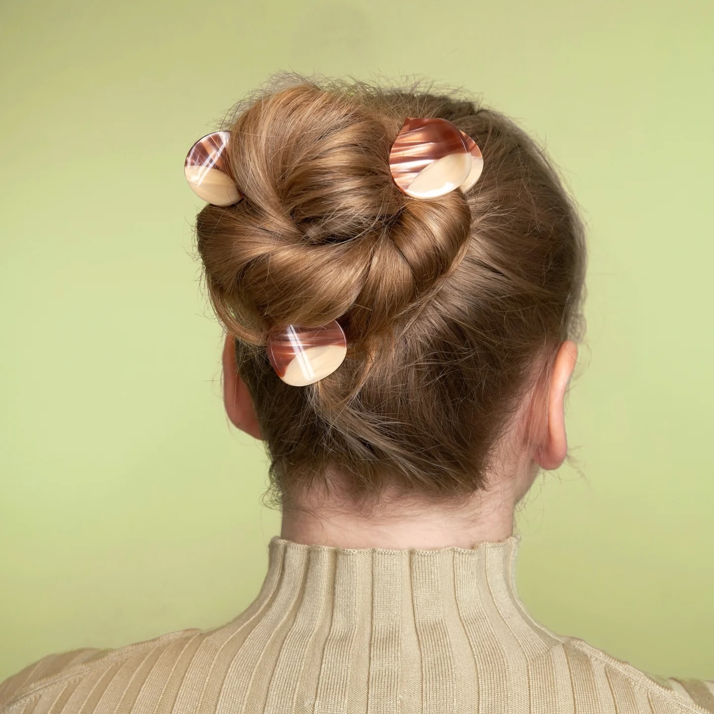 CHESTNUT MINI HAIR CLAW｜Coucou Suzette