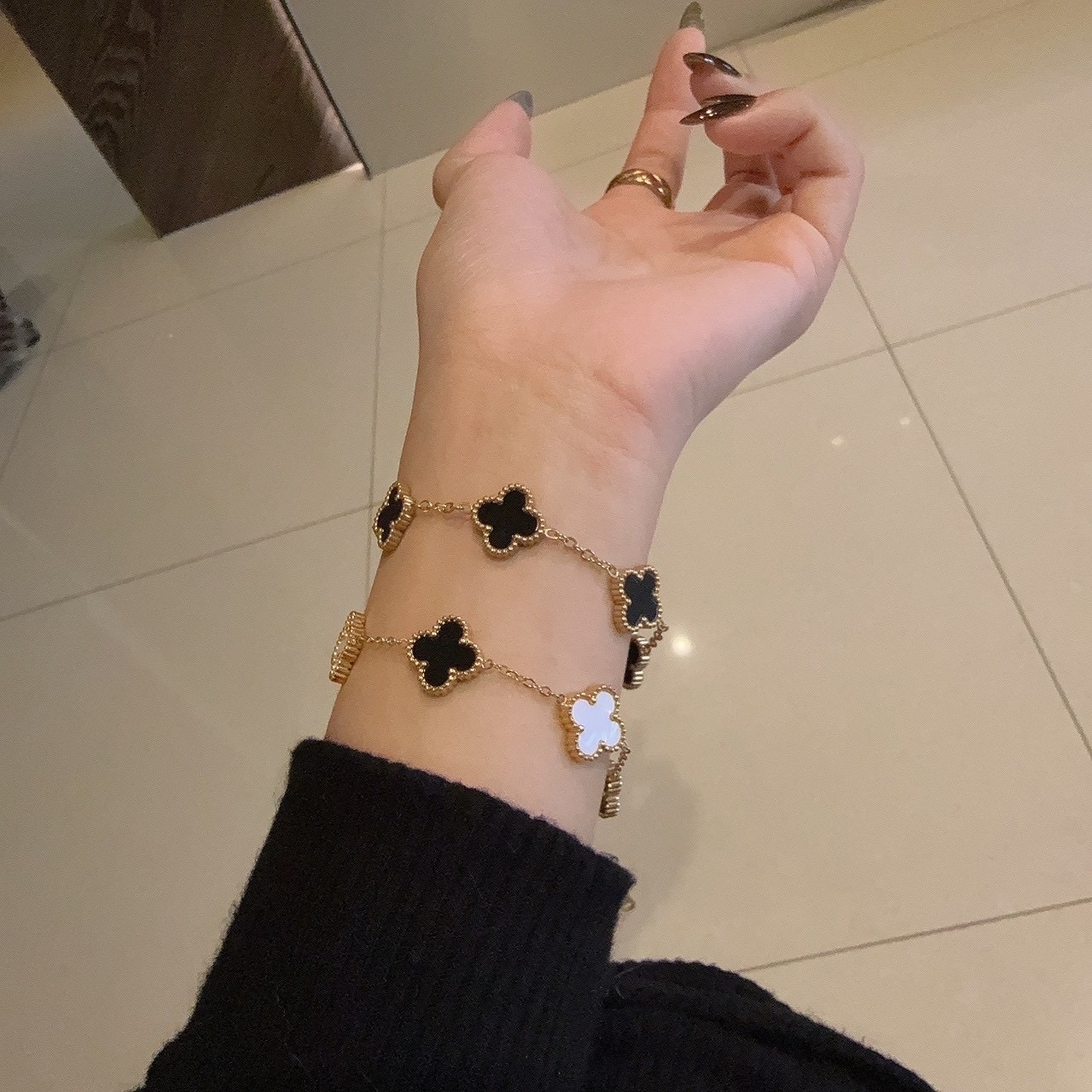 低奢黑金滴釉k18”中號五花四葉草手鍊