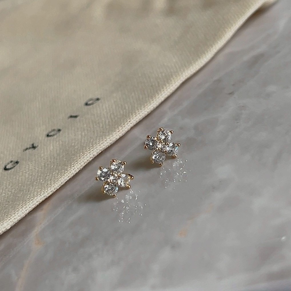 mini金鑽四葉草點綴鑽小耳釘