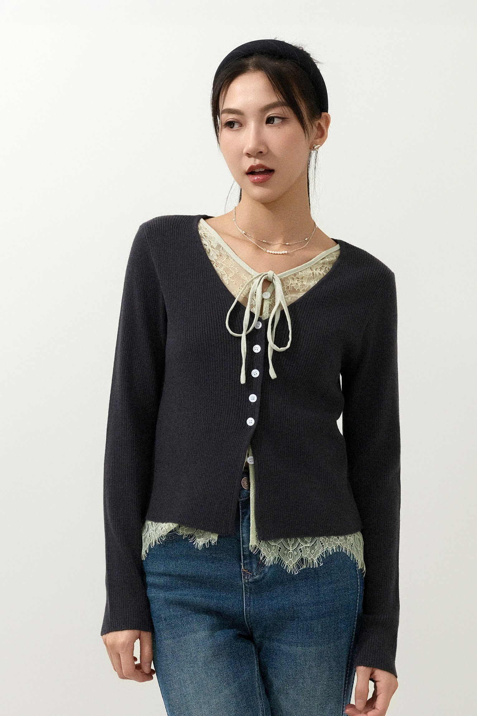 針織蕾絲假兩件開胸上衣  (預購產品）