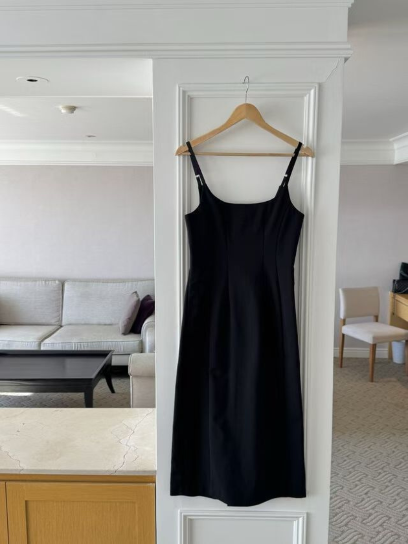 [現貨]Michaelia 雅緻曲線吊帶洋裝 [ 2色 / Free ]