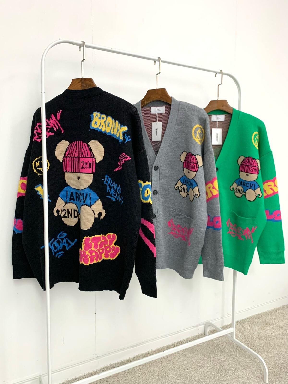 熊仔圖案英文字開胸針織外套 2nd-295JK