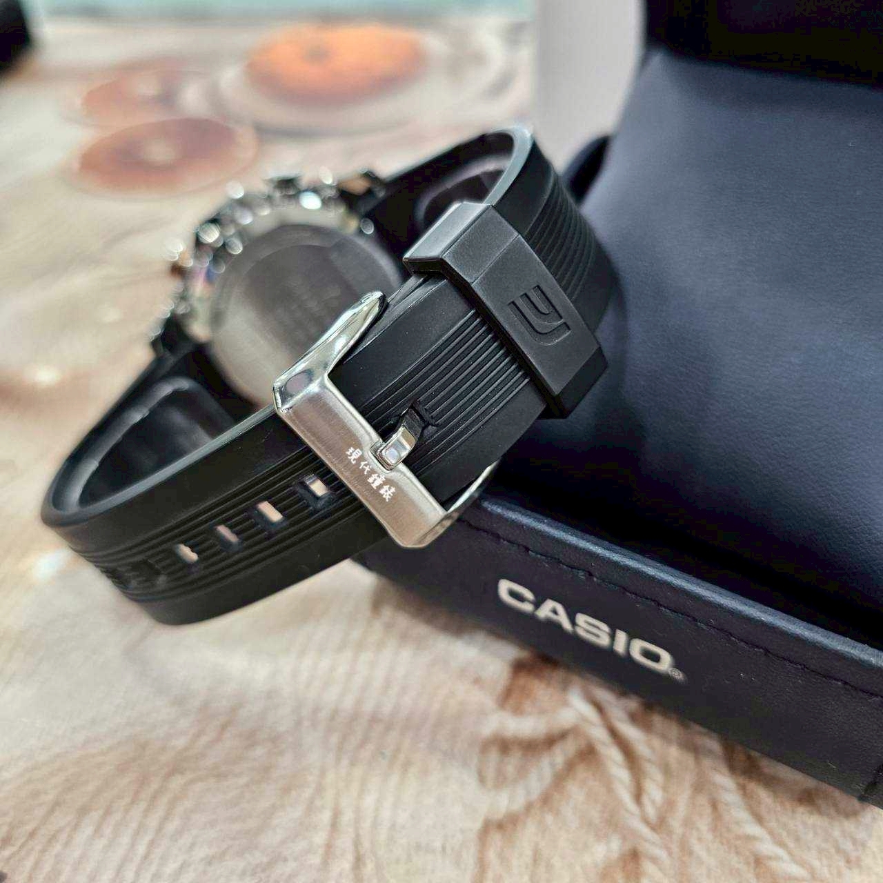 【 EDIFICE】黑曜時空 ‧ 獵隼羅盤ERA-300B-1A 45mm 現代鐘錶