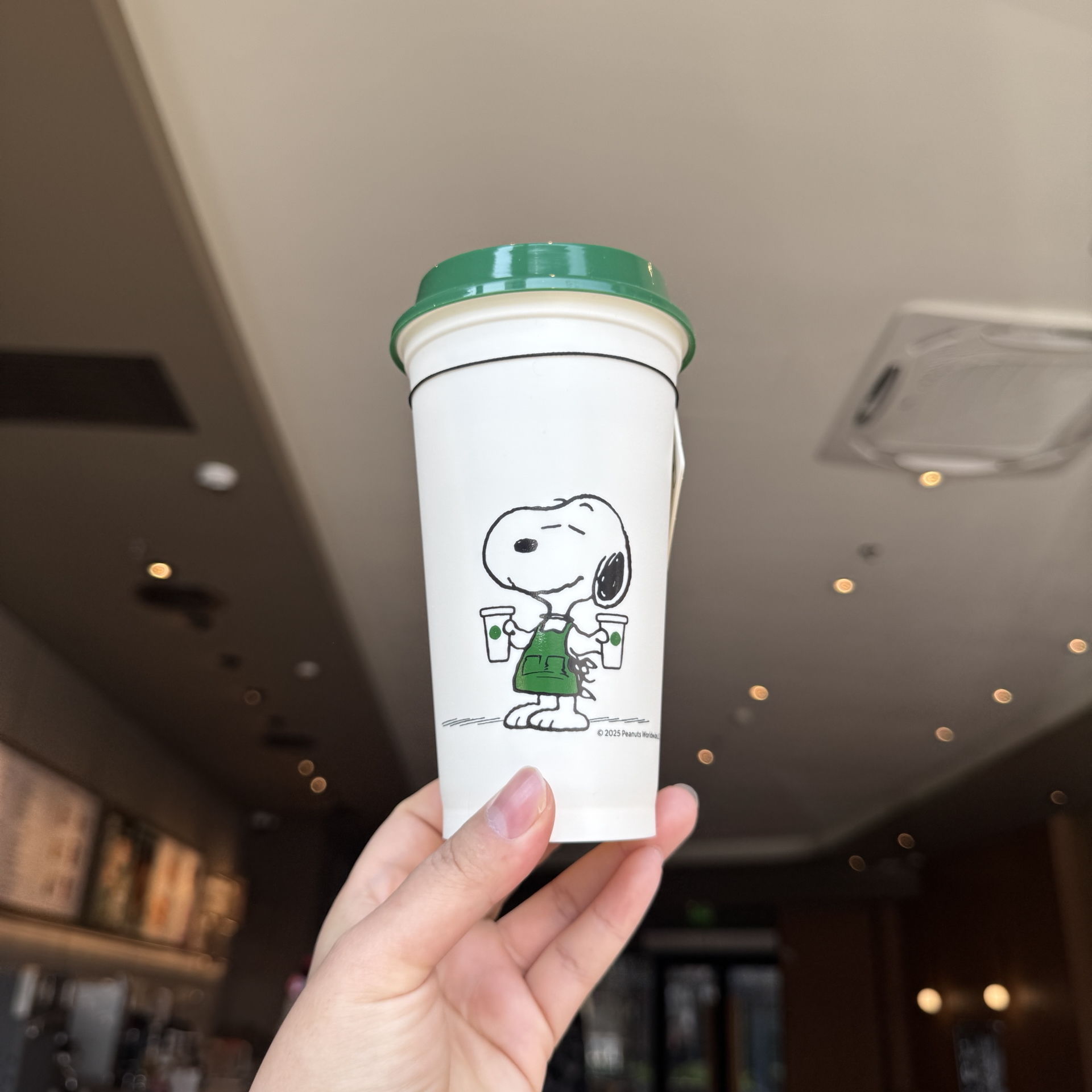 代購-<1000元左右交換禮物>Starbucks星巴克 X SNOOPY 聯名款 塑料水杯 咖啡師Joe Kind Snoopy 可重復使用杯子  473ml