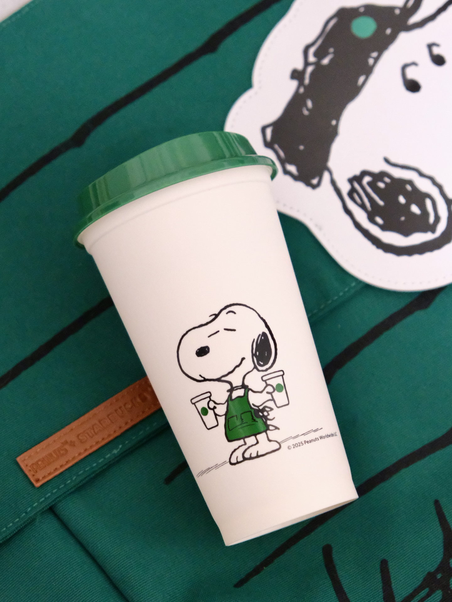 代購-<1000元左右交換禮物>Starbucks星巴克 X SNOOPY 聯名款 塑料水杯 咖啡師Joe Kind Snoopy 可重復使用杯子  473ml