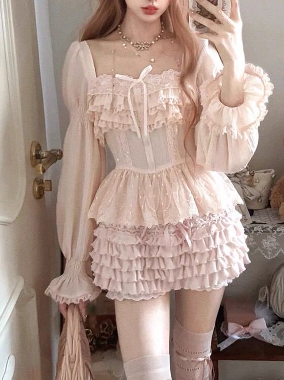 設計師家復古領多層蕾絲收腰散擺上衣