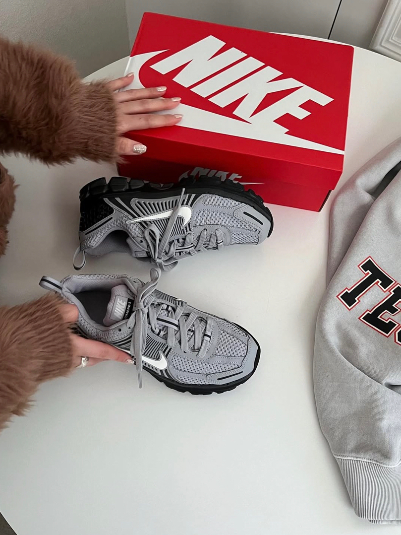 代購-Nike AIR ZOOM VOMERO 5 GS ACW 鐵灰黑 科技灰 慢跑鞋 HV6421-001