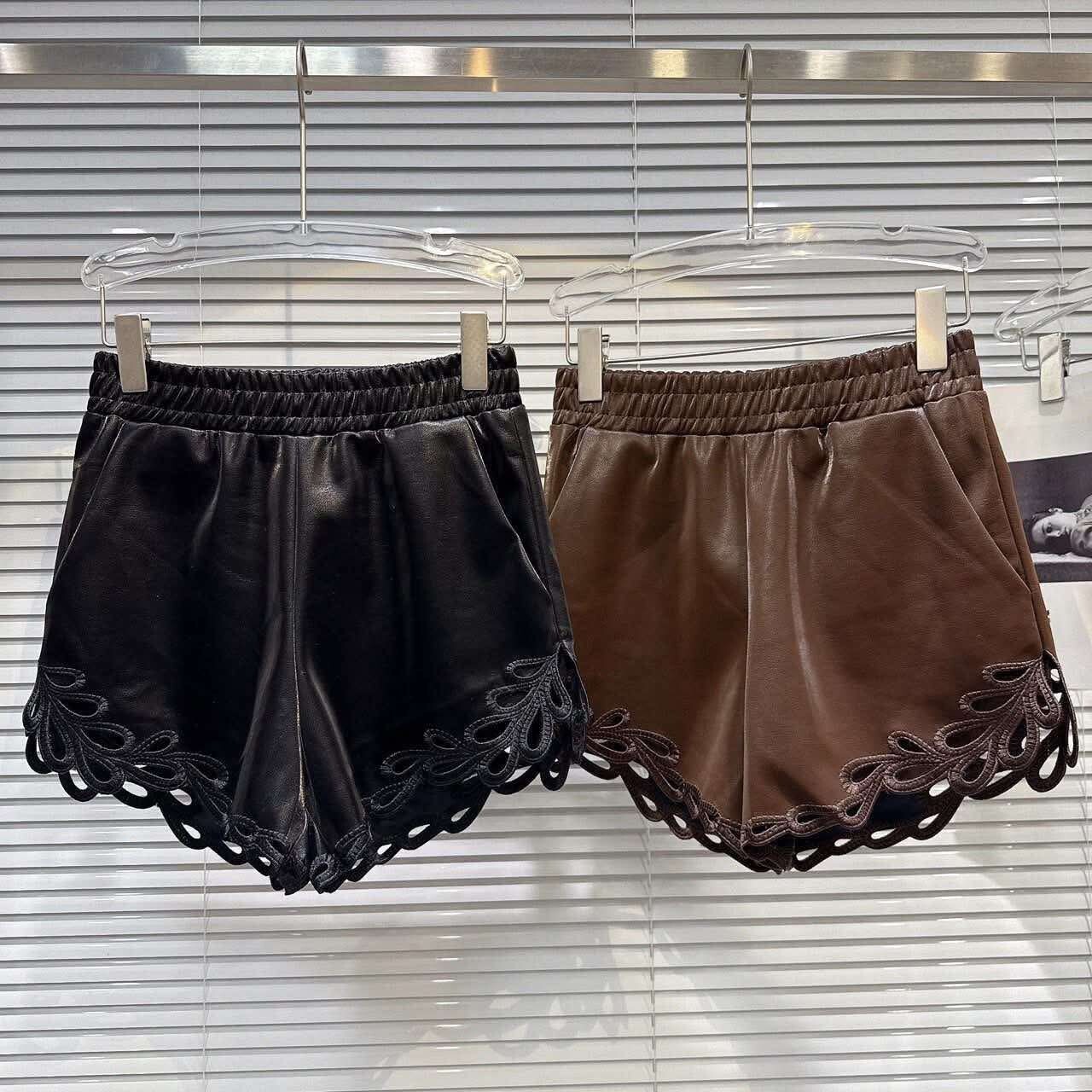 下擺花瓣立體刺繡人造皮革短褲