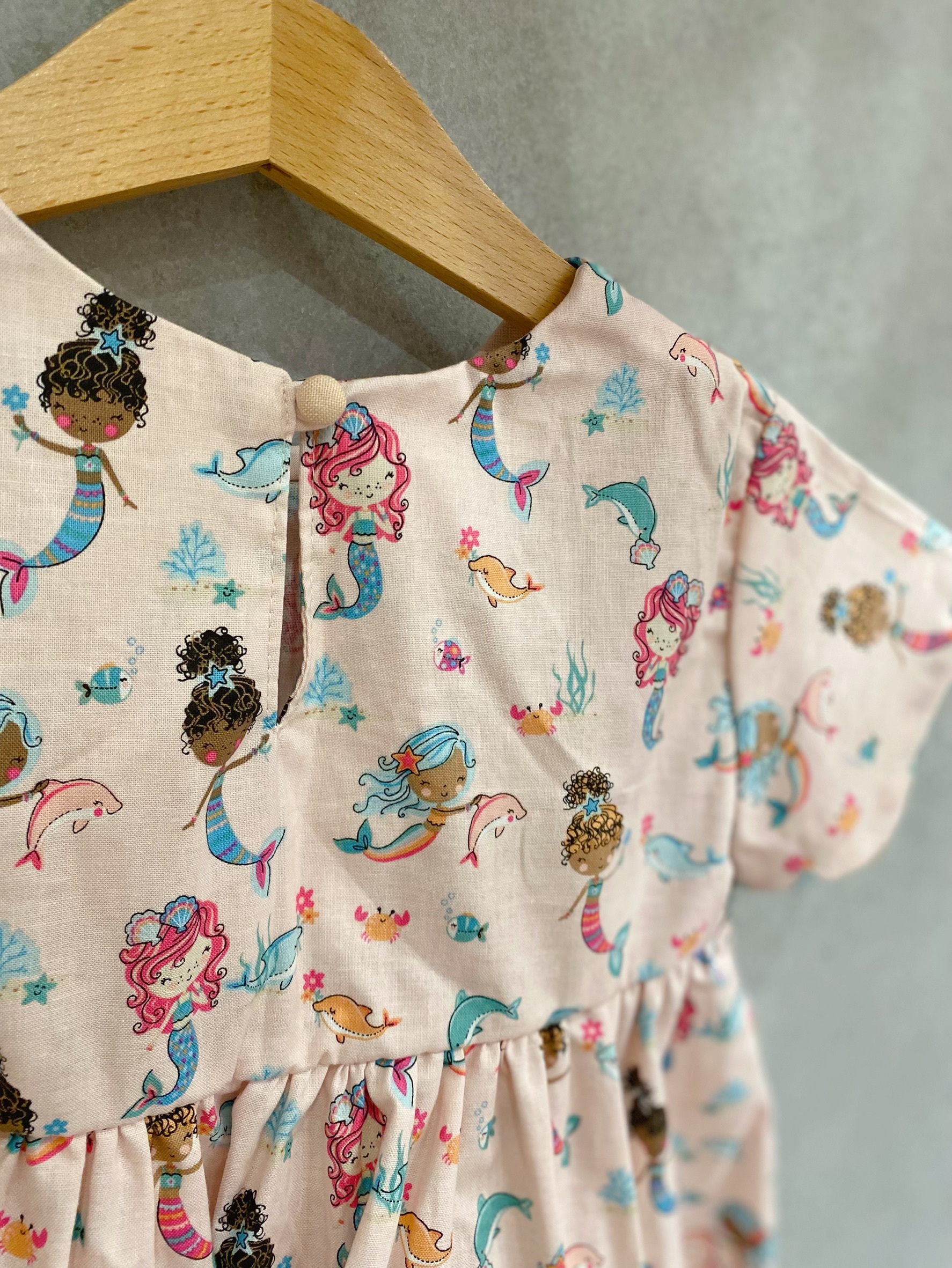 小美人魚 裙擺搖搖短袖上衣（90）