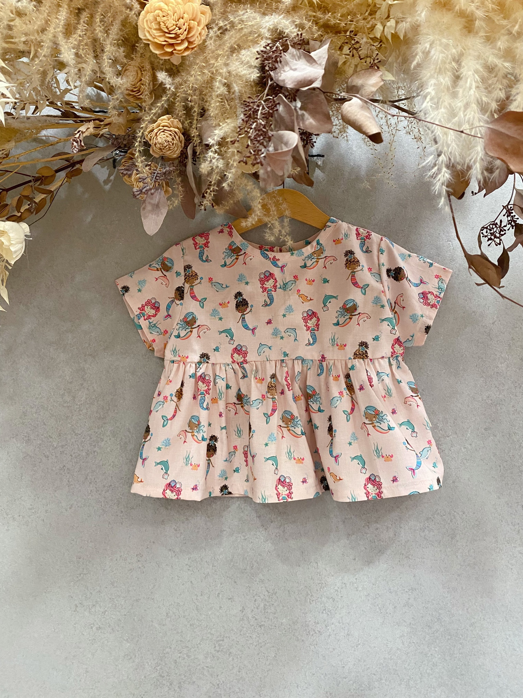 小美人魚 裙擺搖搖短袖上衣（90）