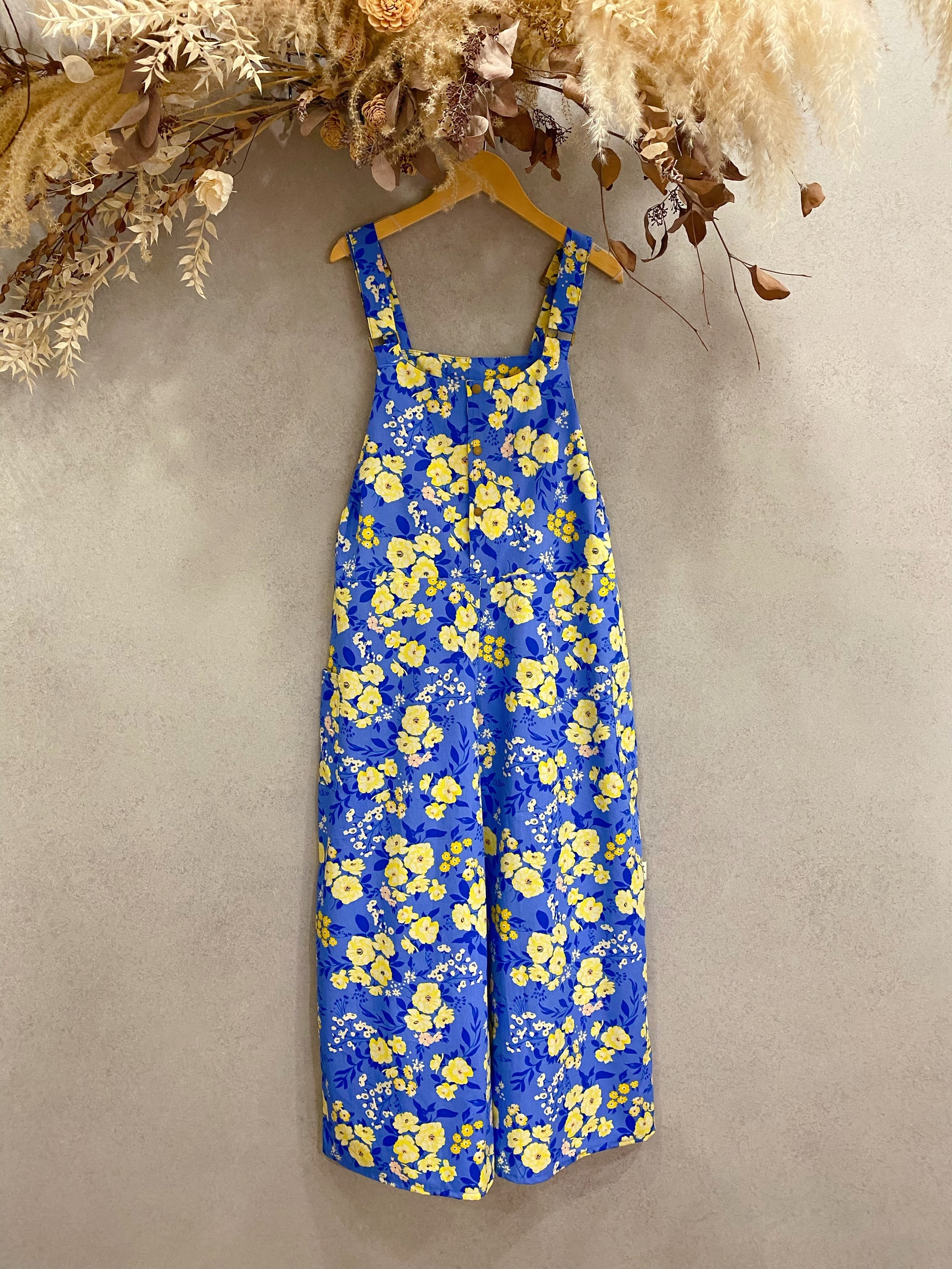 藍底黃花 媽咪俏皮吊帶長褲