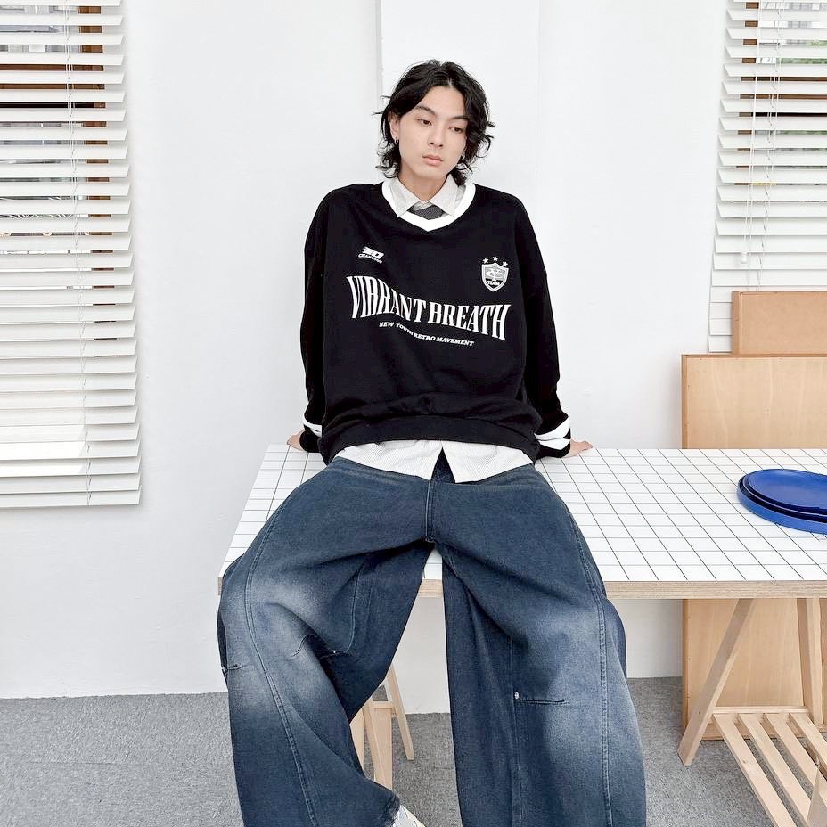 VIBRANT BREATH 美式復古 V領大學T