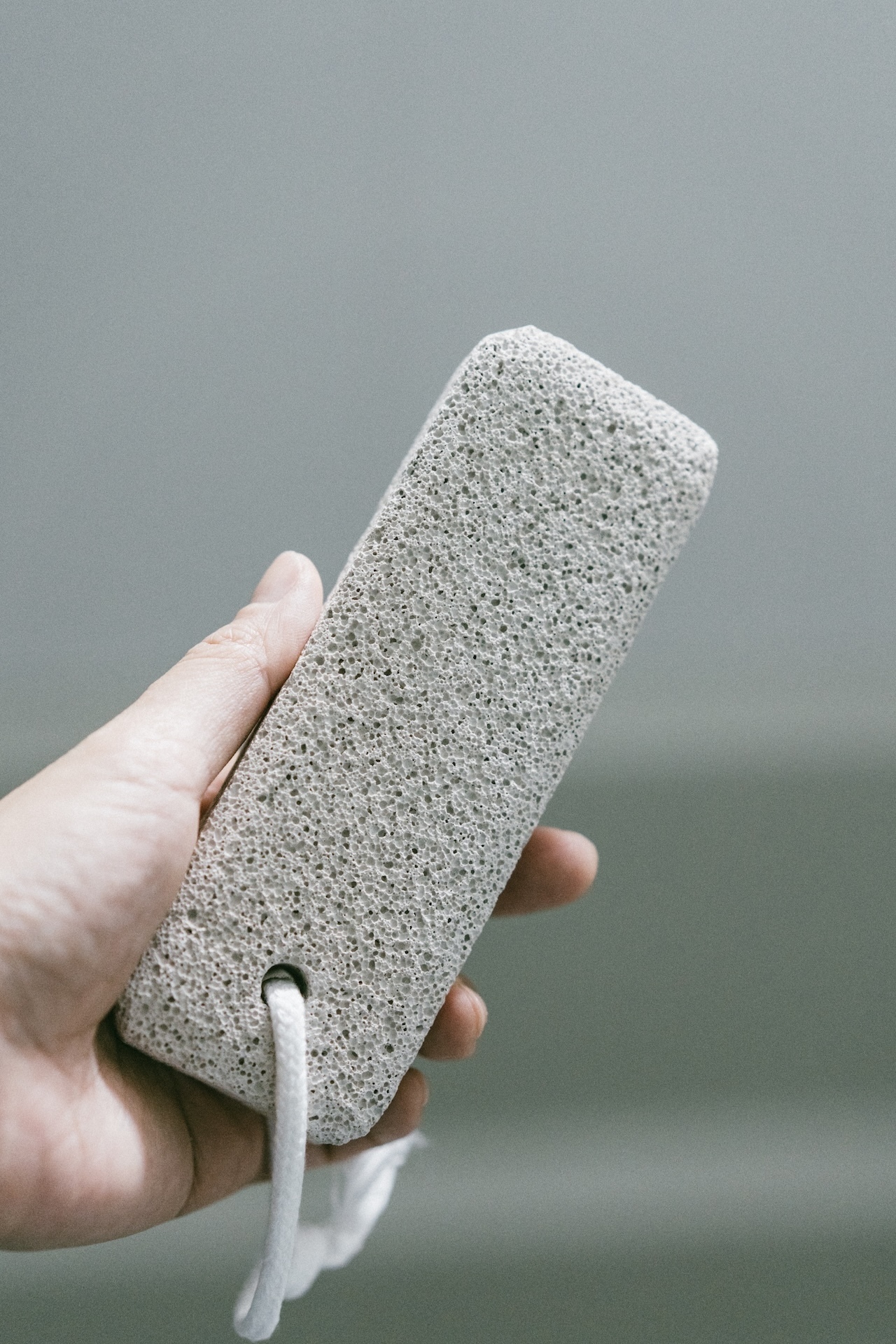 MARNA 日本製長方形去角質好拿握磨腳輕石（附吊繩）