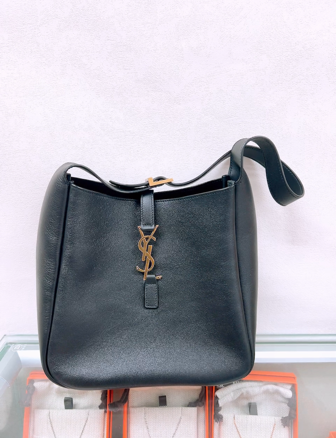 YSL Saint Laurent le 5 a 7 hobo black gold