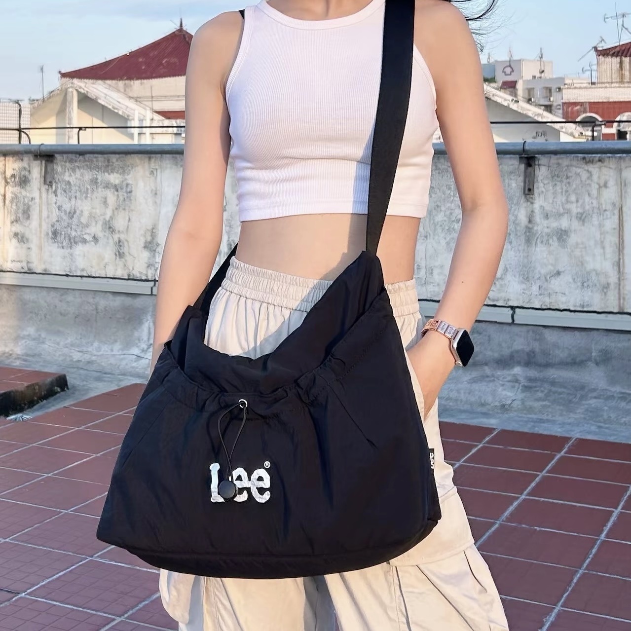 LEE 肩背包 大容量 防潑水 抽繩 帆布 斜背包 雲朵包 4種顏色