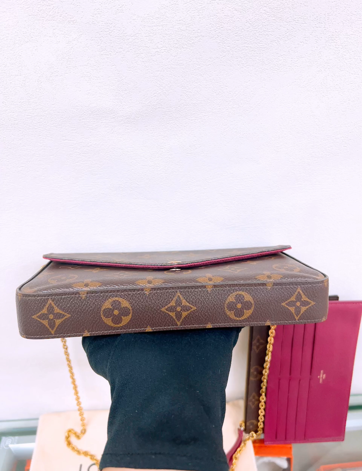 Lv felicie woc/ wallet on chain