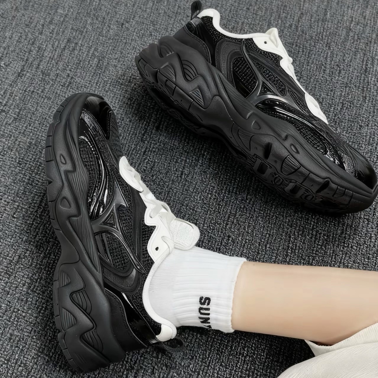 Mizuno 美津濃 Trainer 2K V2 厚底增高 鏡面 亮面 黑白撞色 女鞋 復古休閒鞋 慢跑鞋 老爹鞋 D1GH250402