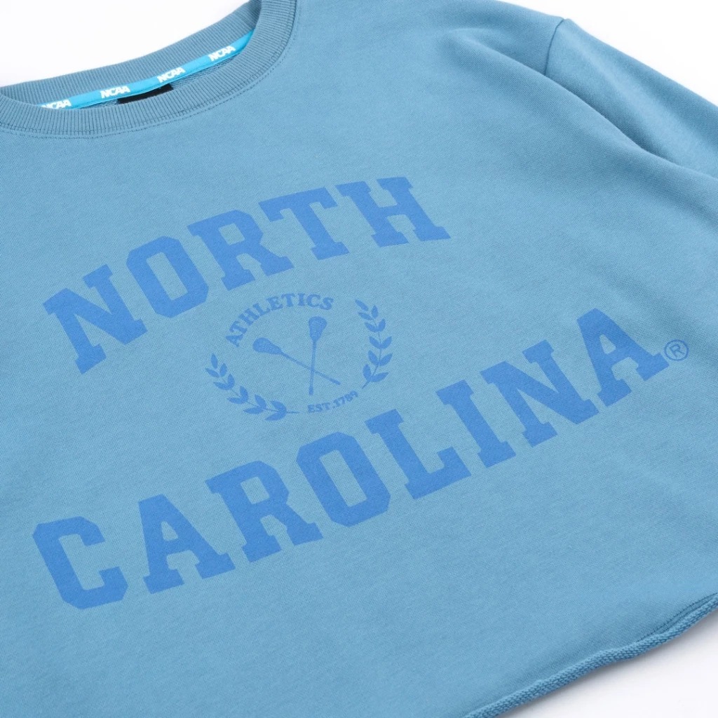 NCAA TEE 藍色 北卡 圓領 短版 休閒 不收邊 印花 上衣 長袖 長T 大學T【7352100382】