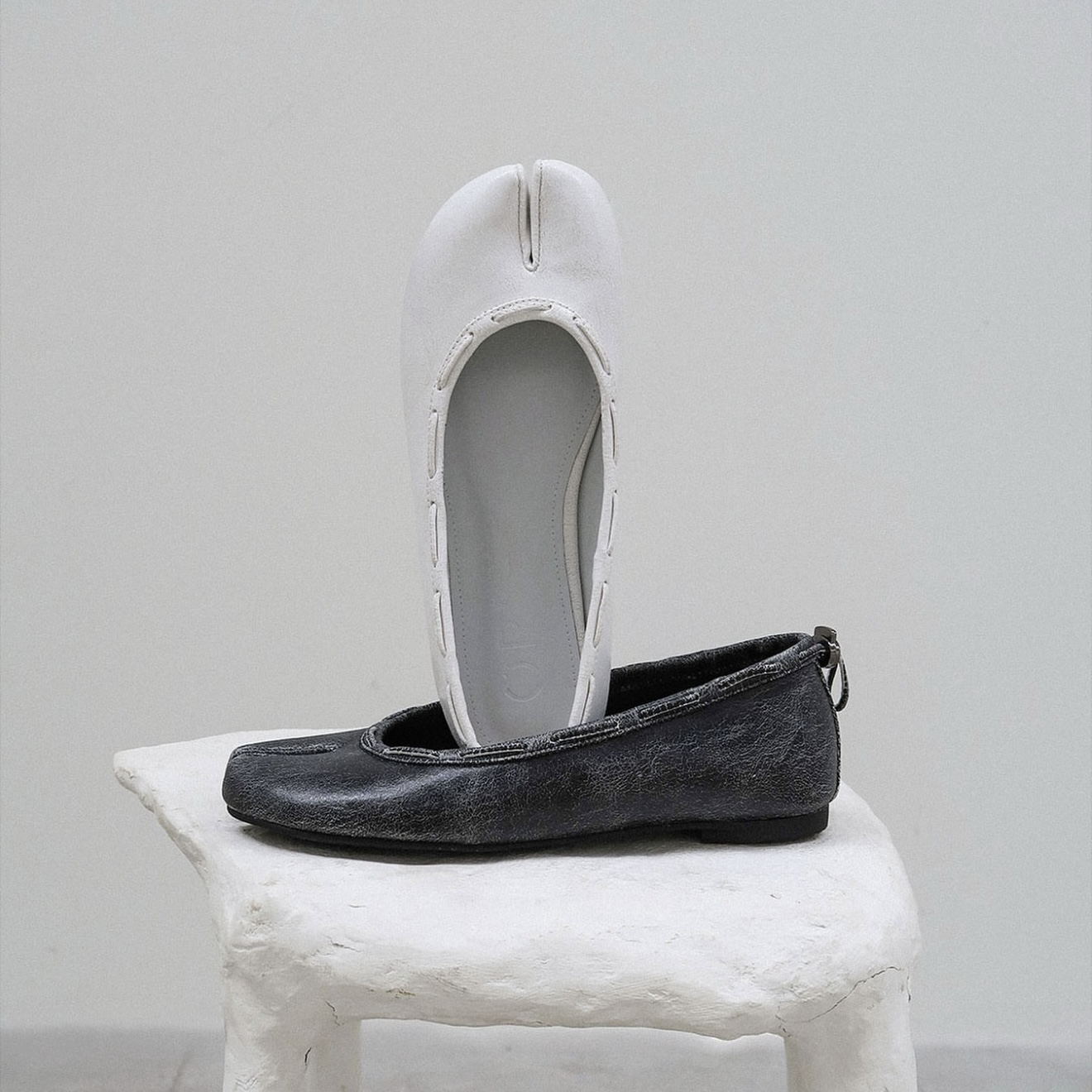 PAES / Leather String Flat