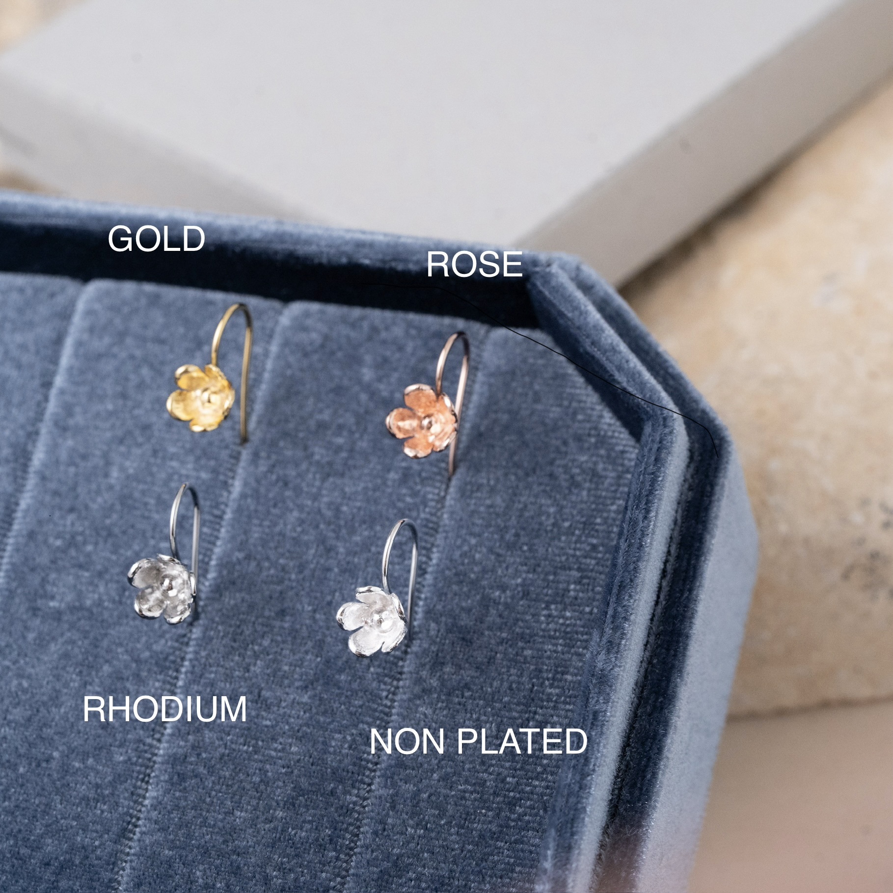 Sve18  (垂吊小花耳環）