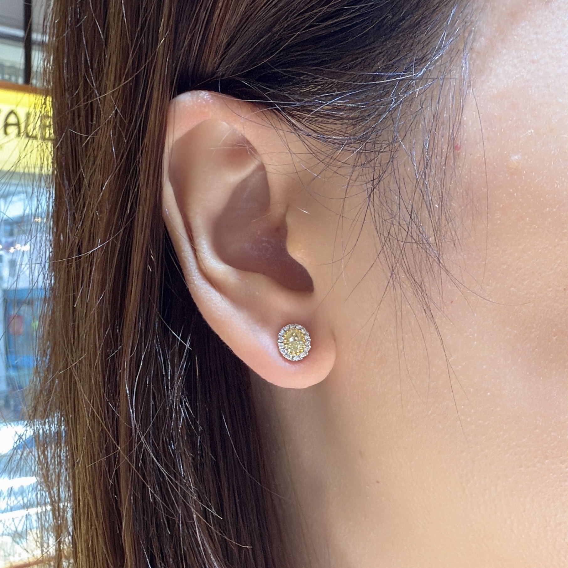 18K金天然彩黃鑽耳釘 -橢圓形切割