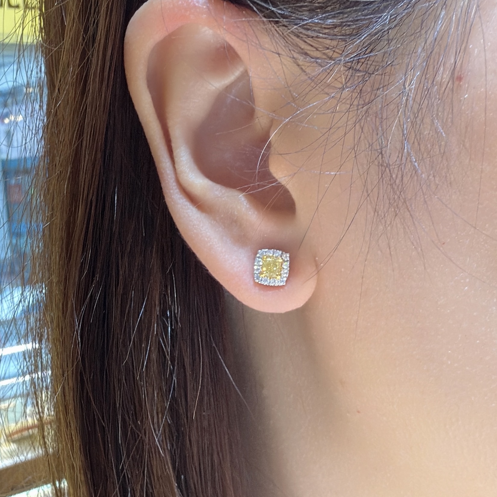 18K金天然彩黃鑽耳釘 - 枕形切割