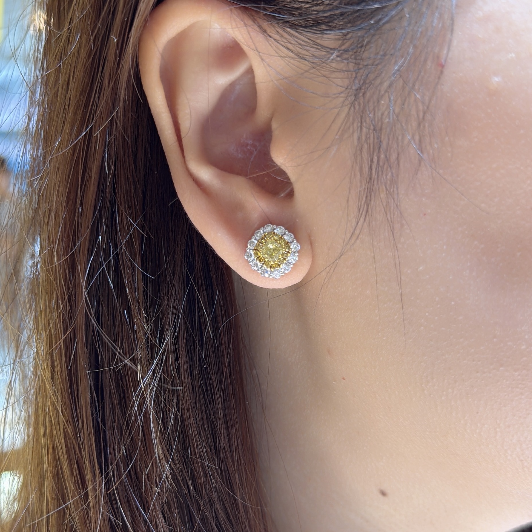 18K金彩黃鑽耳釘 - 枕形切割