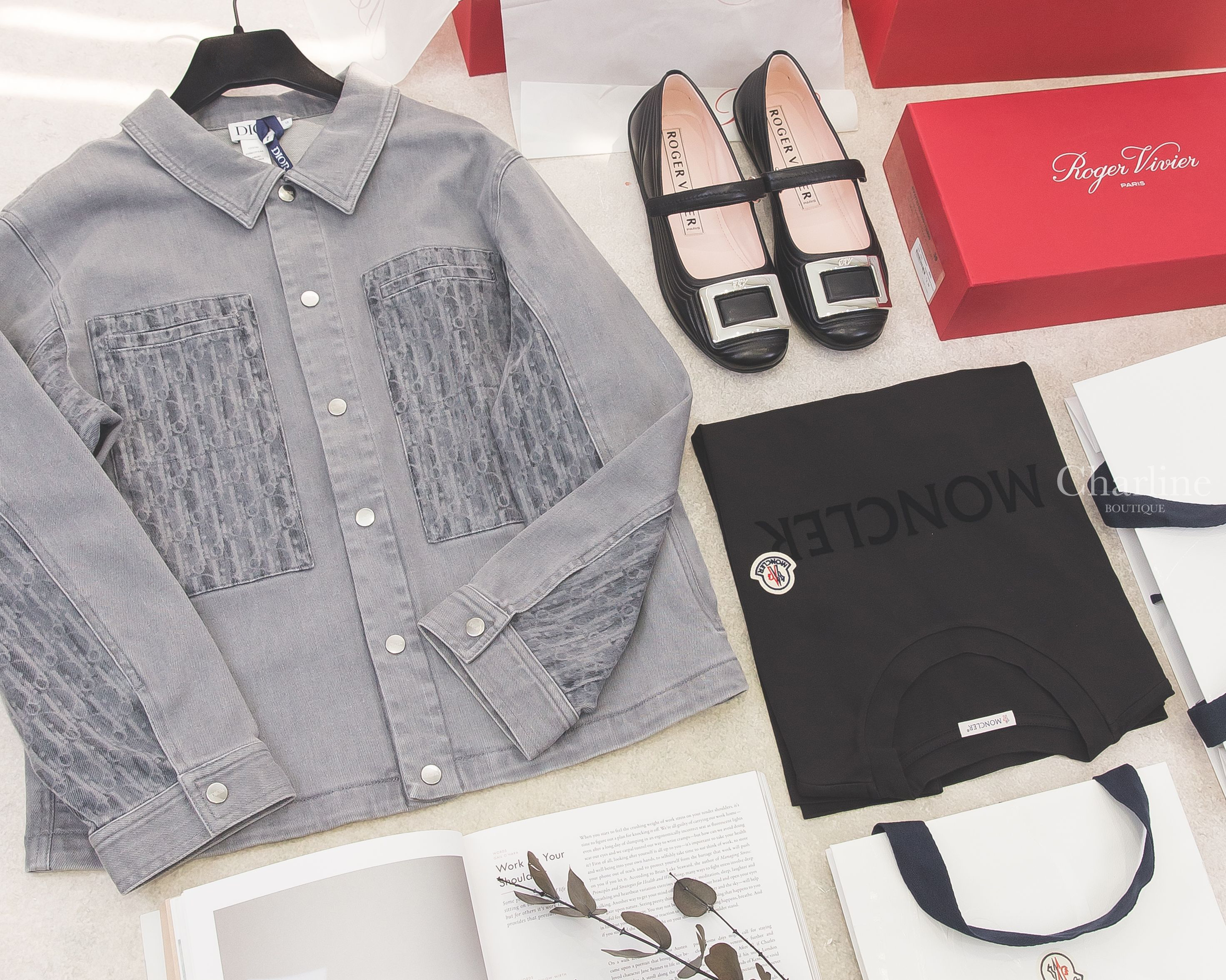 Dior Kids' Jacket 灰色拼接復古水洗老花牛仔棉質童裝長袖外套,Roger Vivier Viv Low Mary Janes In Leather 黑色小牛皮銀色方釦瑪莉珍鞋-Charline Boutique 精品代購