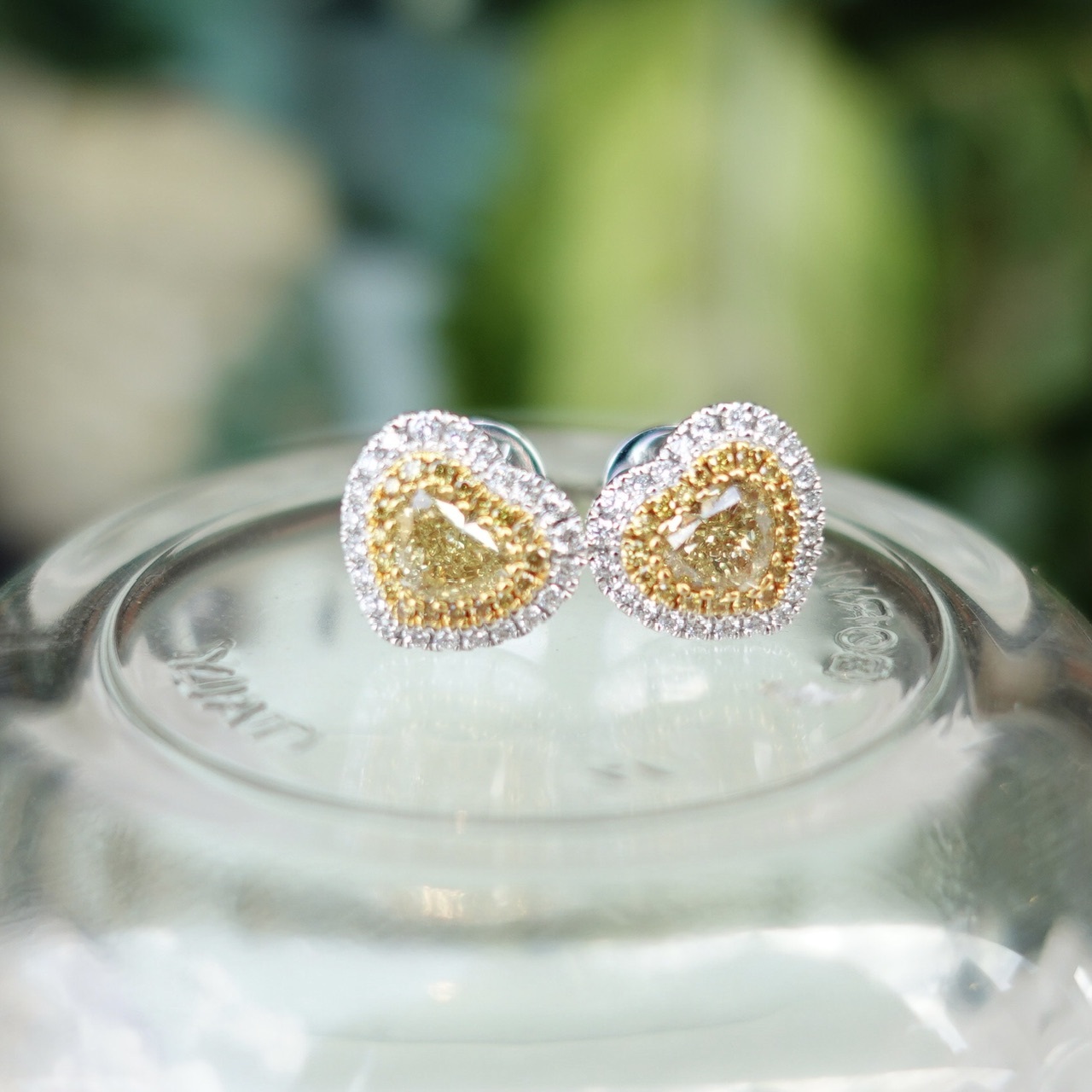 18K金天然彩黃鑽耳釘 -心形切割