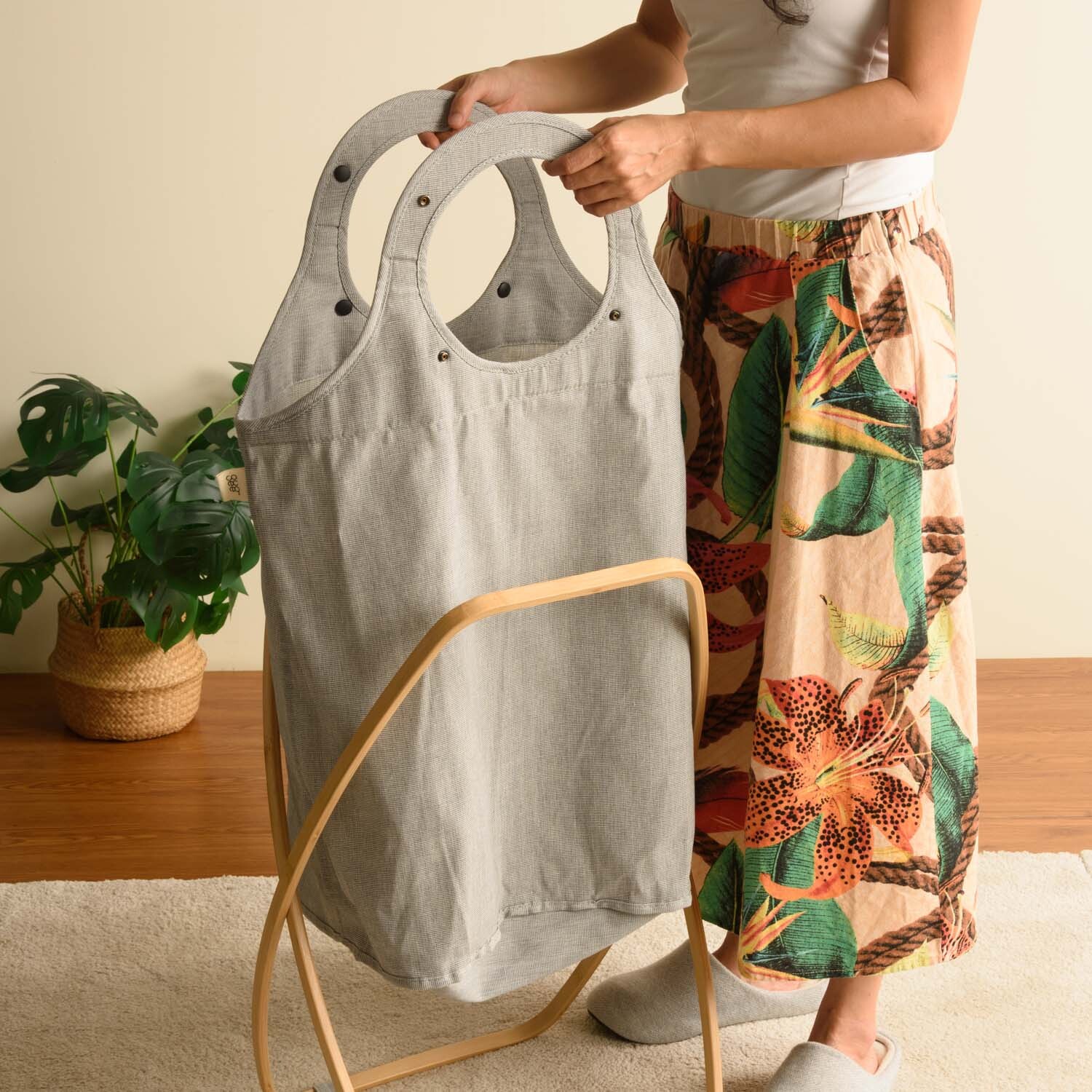 BUTTERFLY 肩背洗衣籃