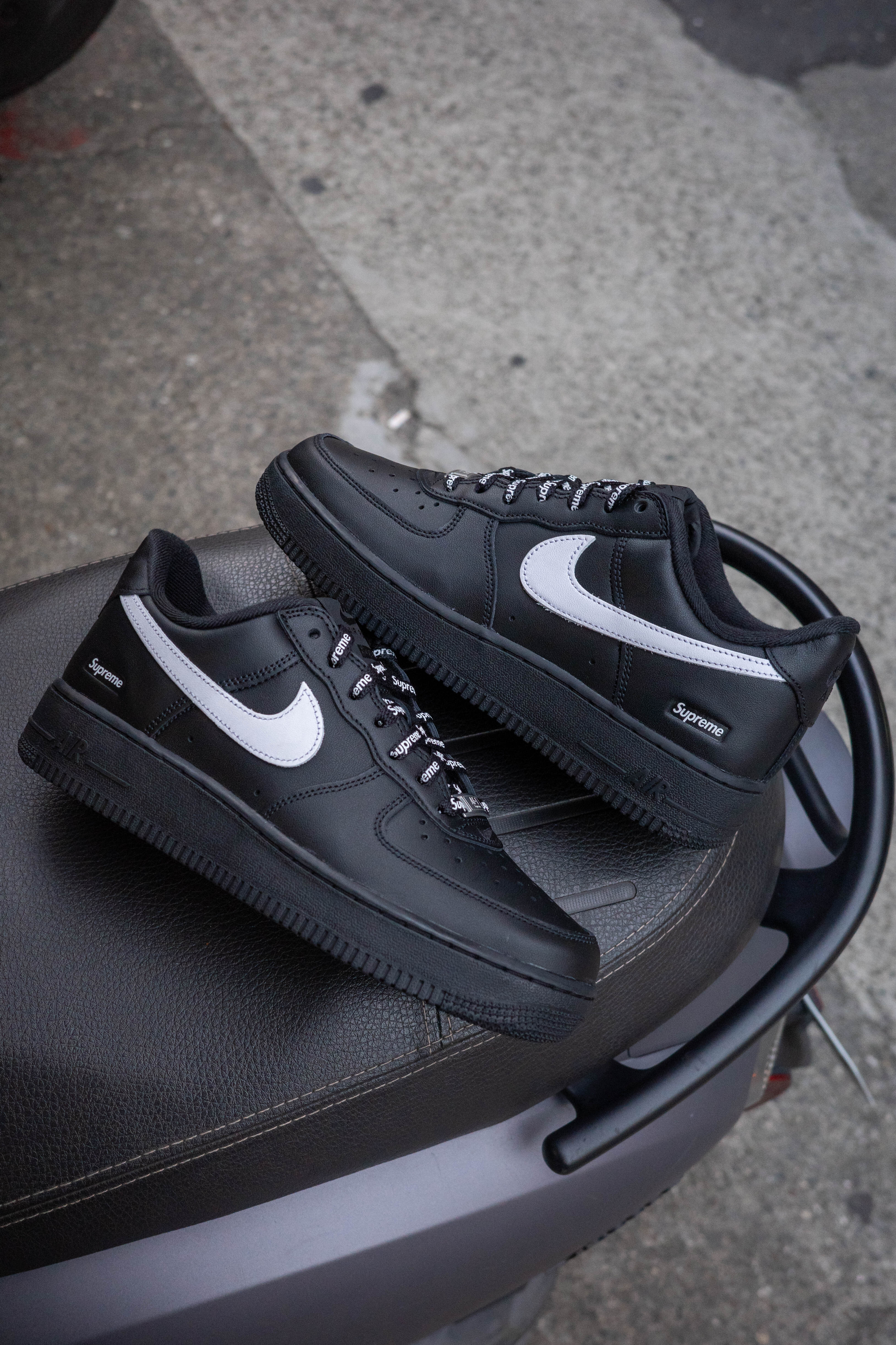 Supreme 25fw x Nike Air Force 黑底白勾cu9225-002