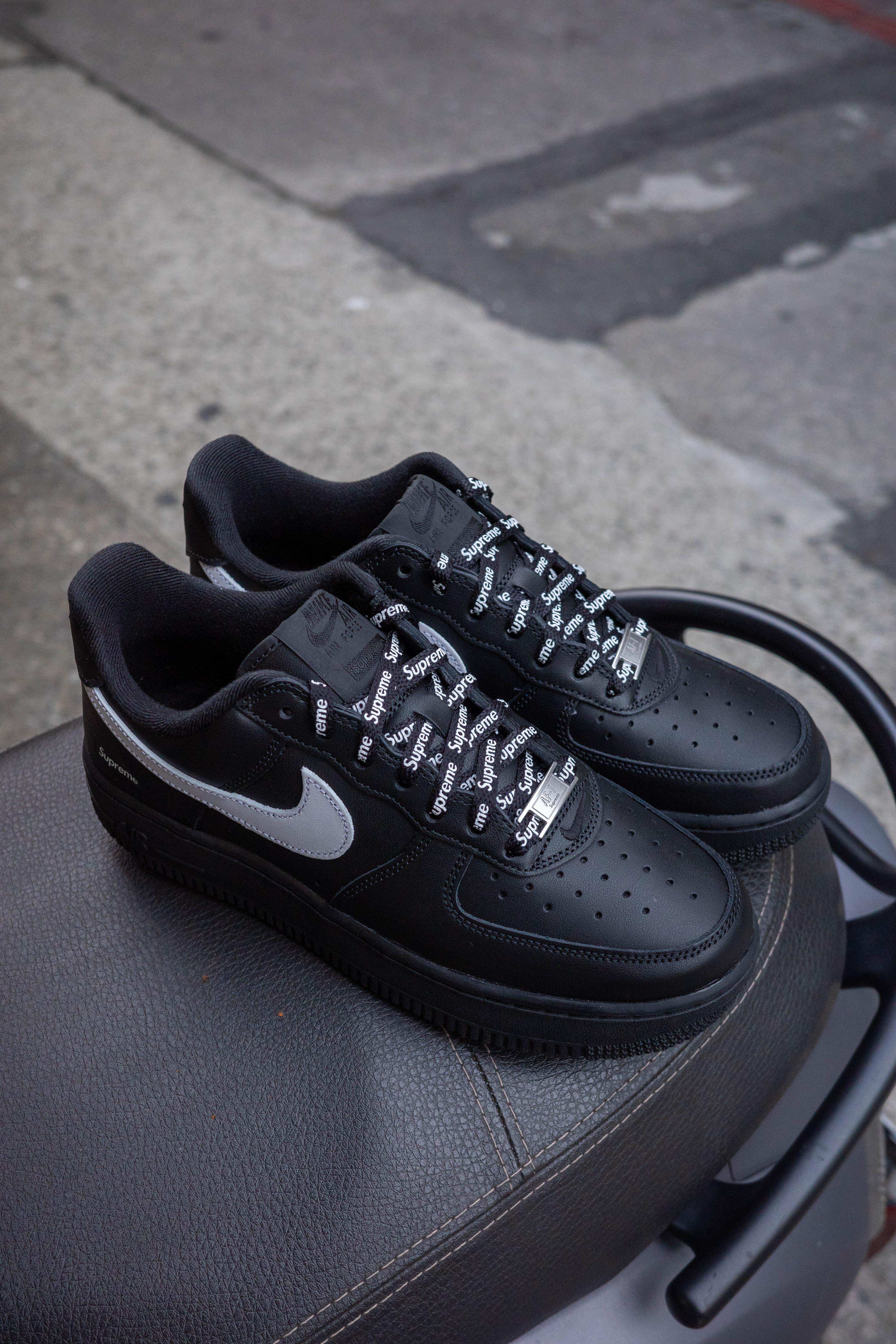 Supreme 25fw x Nike Air Force 1 聯名款 黑底白勾 cu9225-002