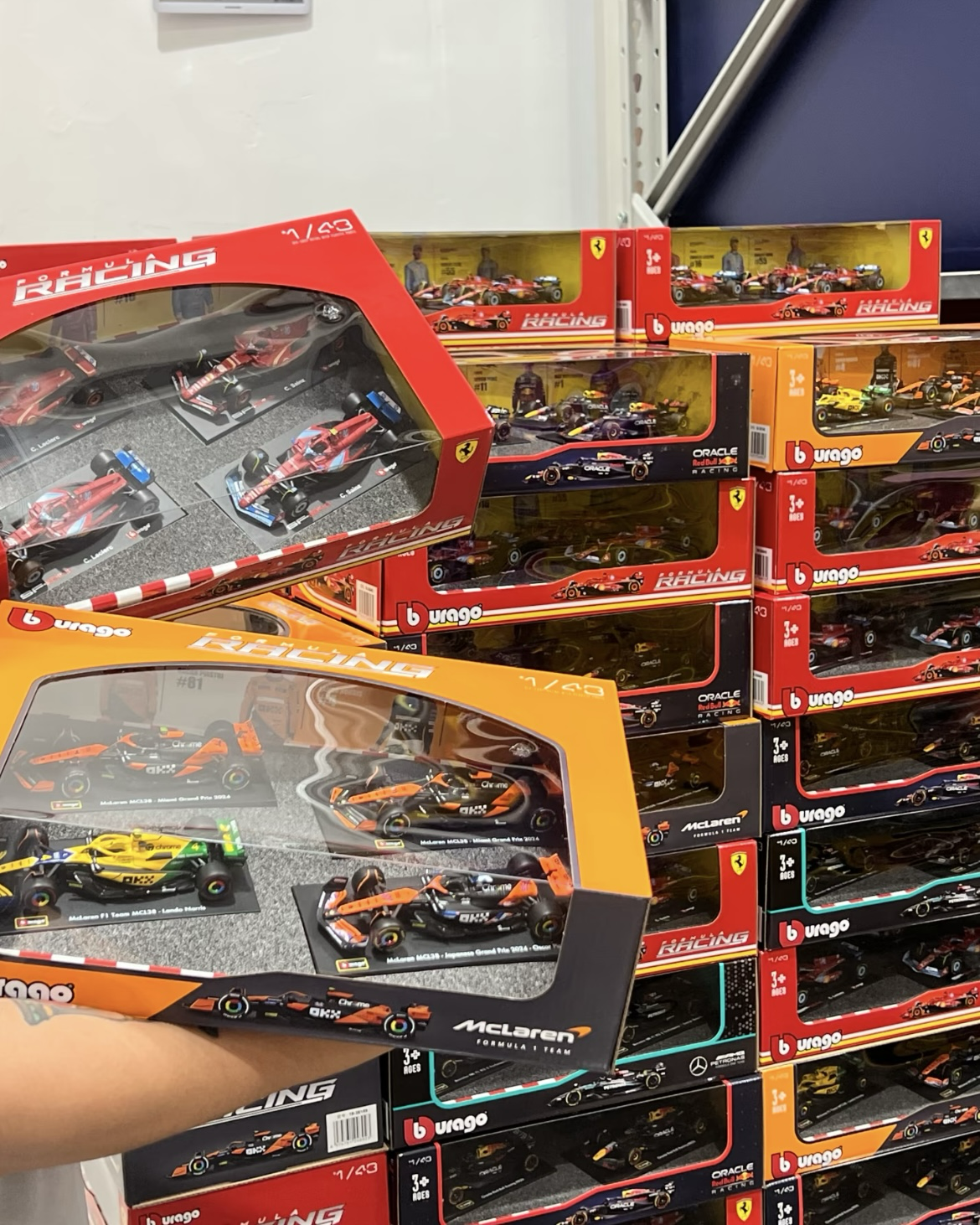 <快速出貨>Burago F1 1:43模型車 4入組 賓士 法拉利 麥拉倫 紅牛