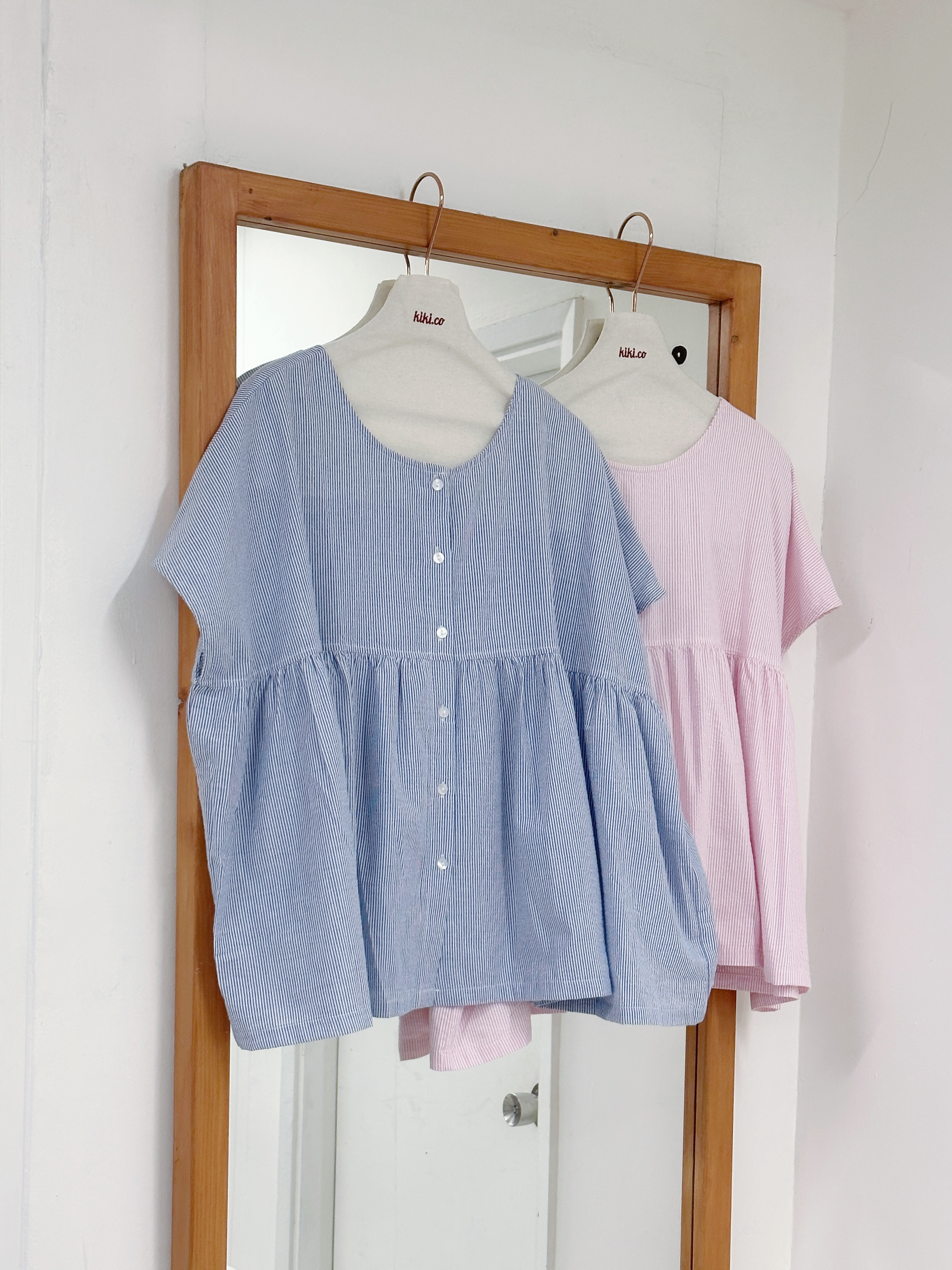 圓領翼袖幼條紋開胸上衣