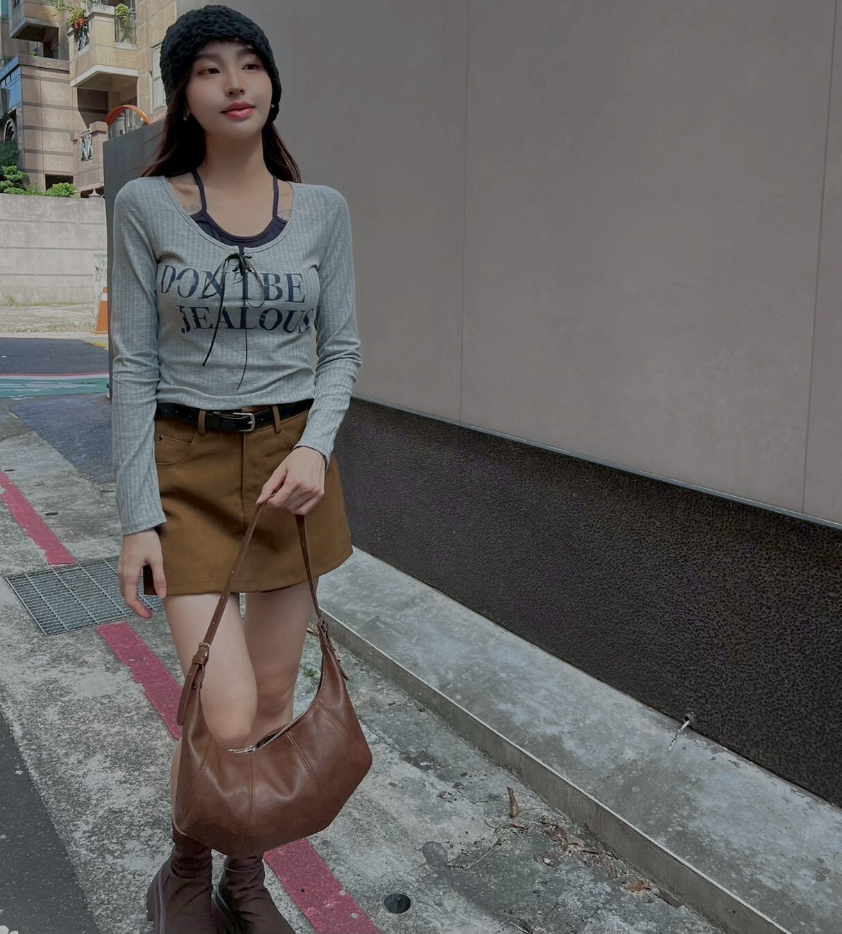 洗舊字母假兩件掛脖上衣/三色