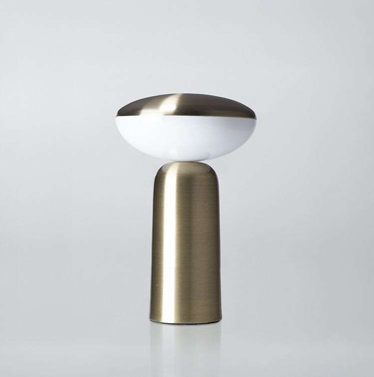 Pinot 移動式防水餐桌燈