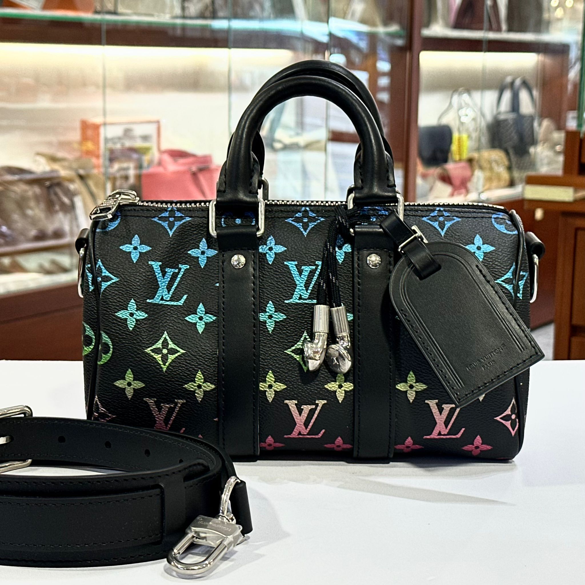 全新LV Keepall 25 M13935 黑三彩/村上隆 Bandouliere Iridescent #男女同款 #兩年免費保養 #BRAND NEW#香榭站正品